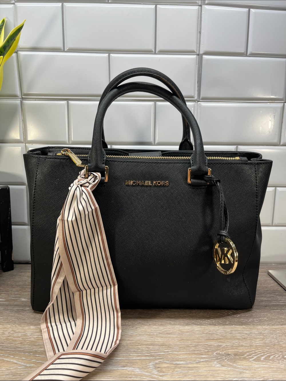 0626 MICHAEL KORS BLACK SATCHEL 260950626
